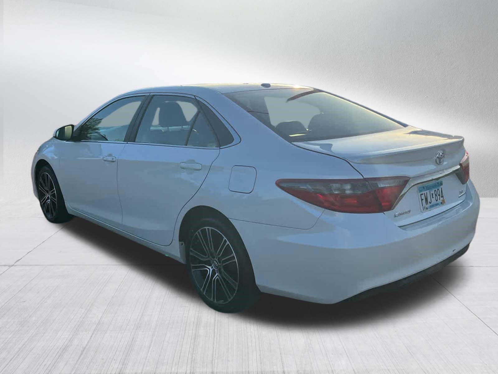 Used 2016 Toyota Camry SE FWD image 4