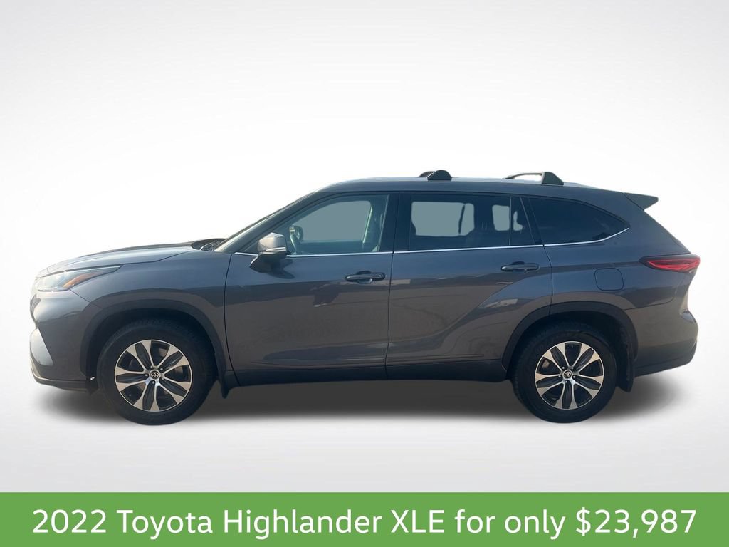 Used 2022 Toyota Highlander XLE AWD/4WD image 2