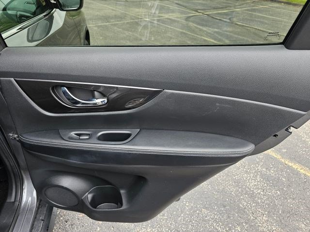 Used 2020 Nissan Rogue S AWD/4WD image 17