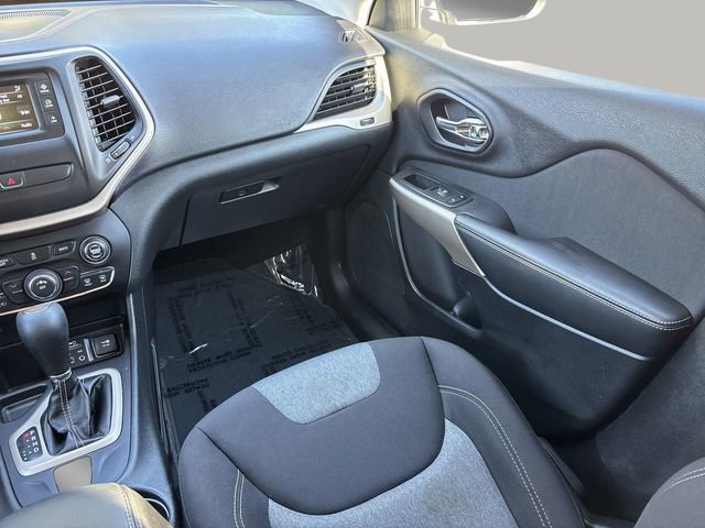 Used 2018 Jeep Cherokee Latitude w/ Safety Group image 17