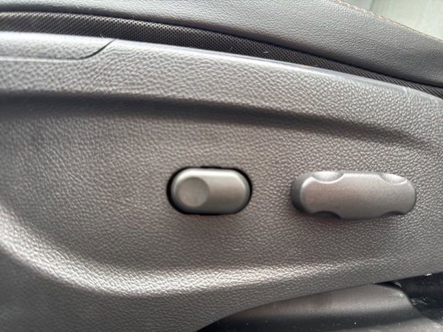 Used 2019 Chevrolet Trax LT w/ LT Convenience Package image 14