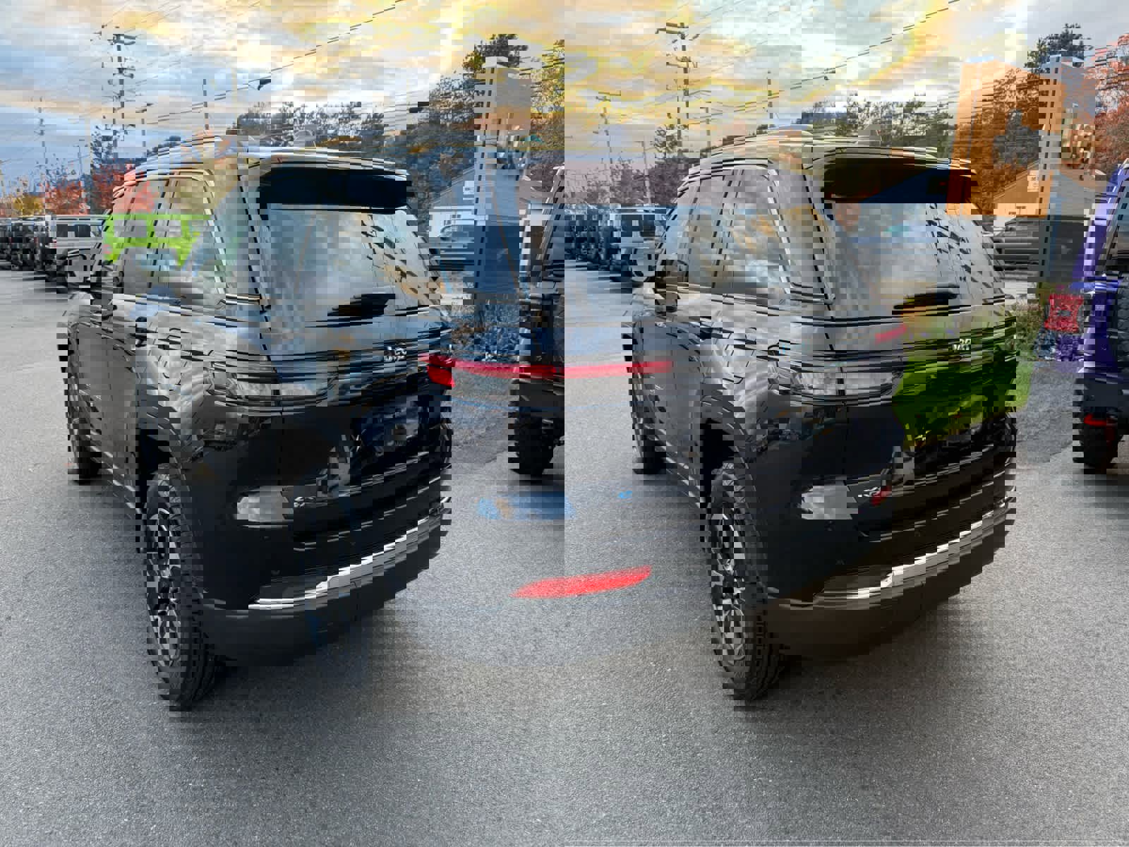 Used 2023 Jeep Grand Cherokee 4WD 4xe image 5