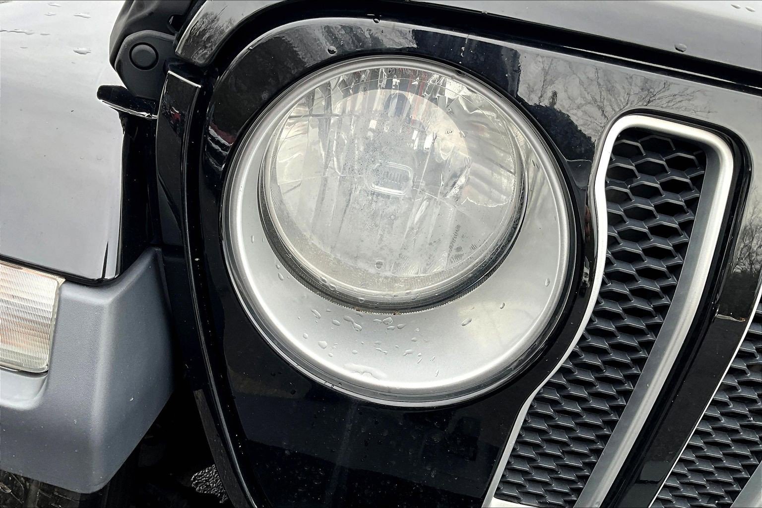 Used 2018 Jeep Wrangler Unlimited Sahara w/ Cold Weather Group AWD/4WD image 23