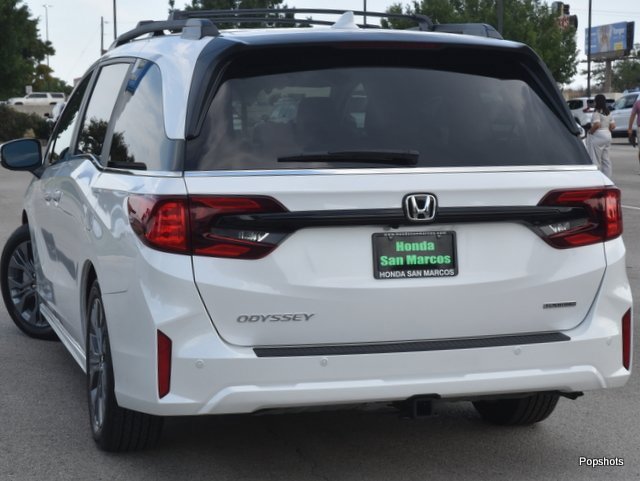 New 2026 Honda Odyssey Touring image 4