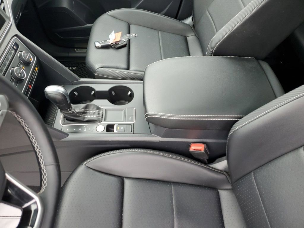 Used 2021 Volkswagen Atlas Cross Sport SE image 29