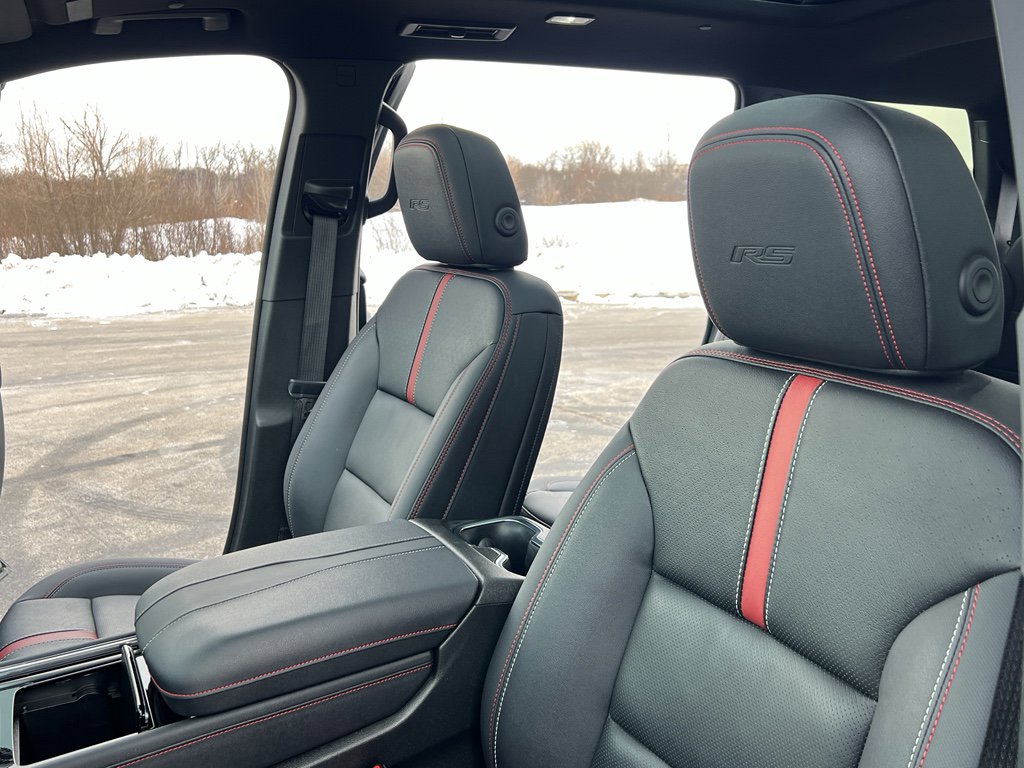 Used 2024 Chevrolet Traverse RS image 18