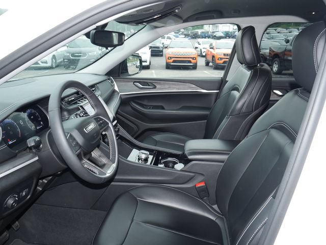 Used 2023 Jeep Grand Cherokee Limited w/ Black Appearance Package AWD/4WD image 2