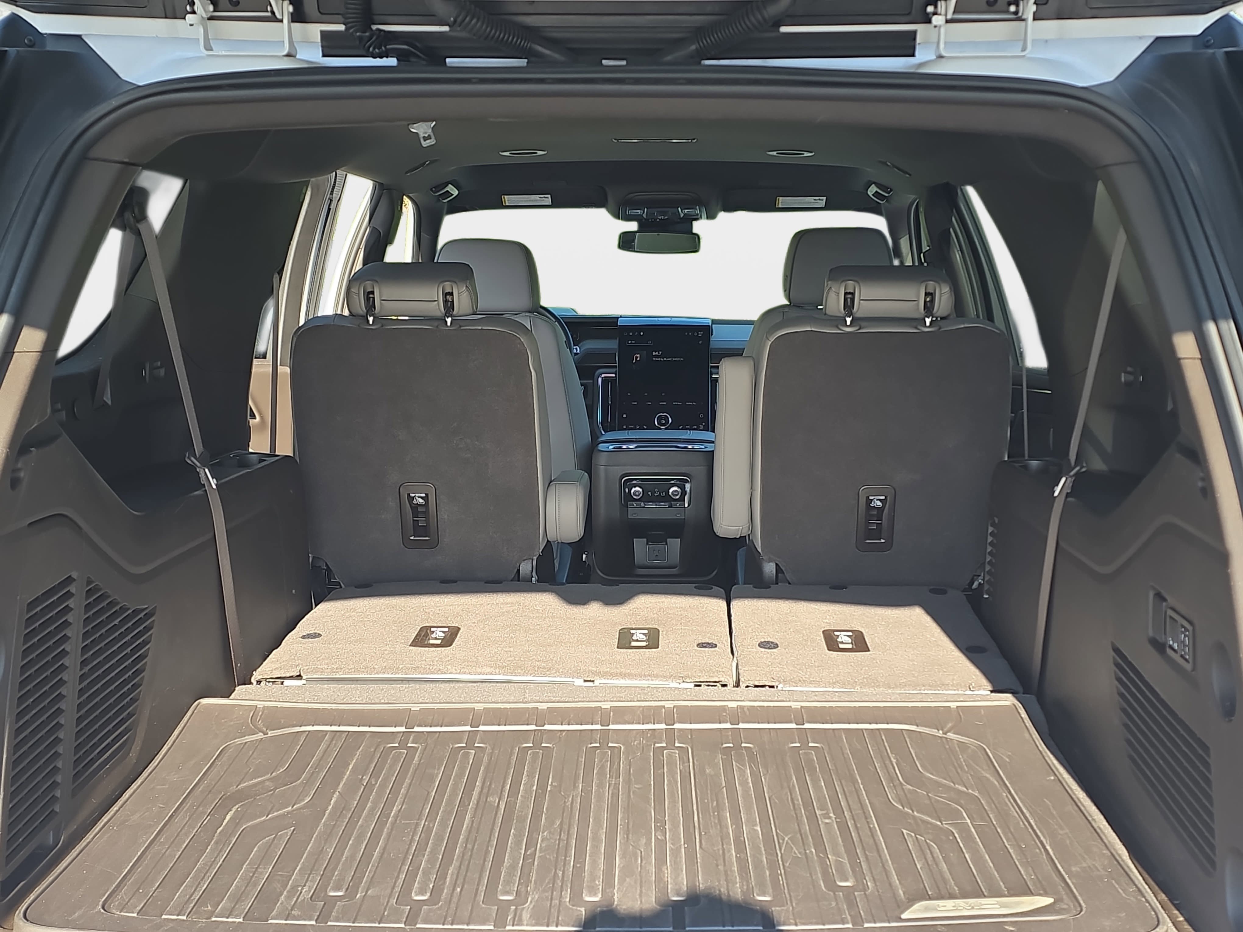Used 2025 GMC Yukon XL Elevation AWD/4WD image 14