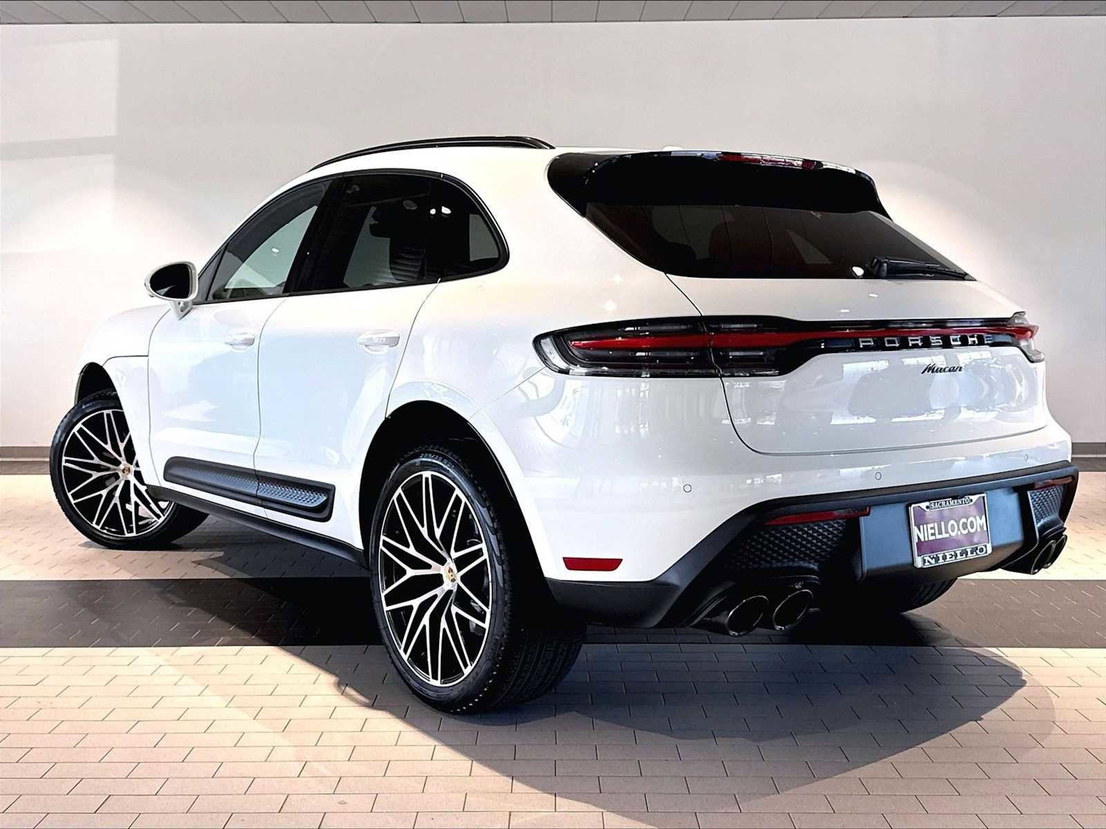 Used 2026 Porsche Macan AWD/4WD image 3
