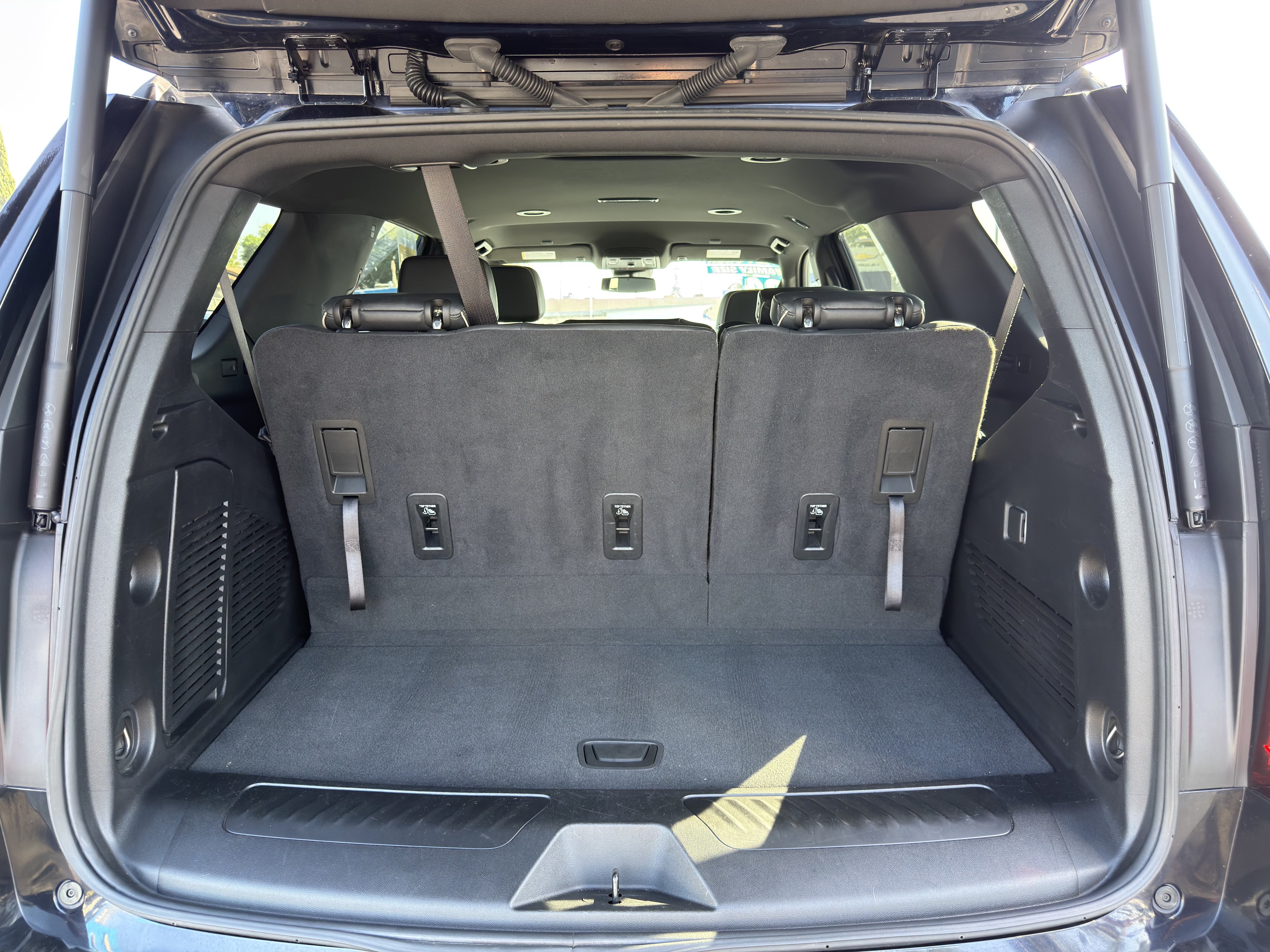 Used 2024 GMC Yukon SLT AWD/4WD image 16