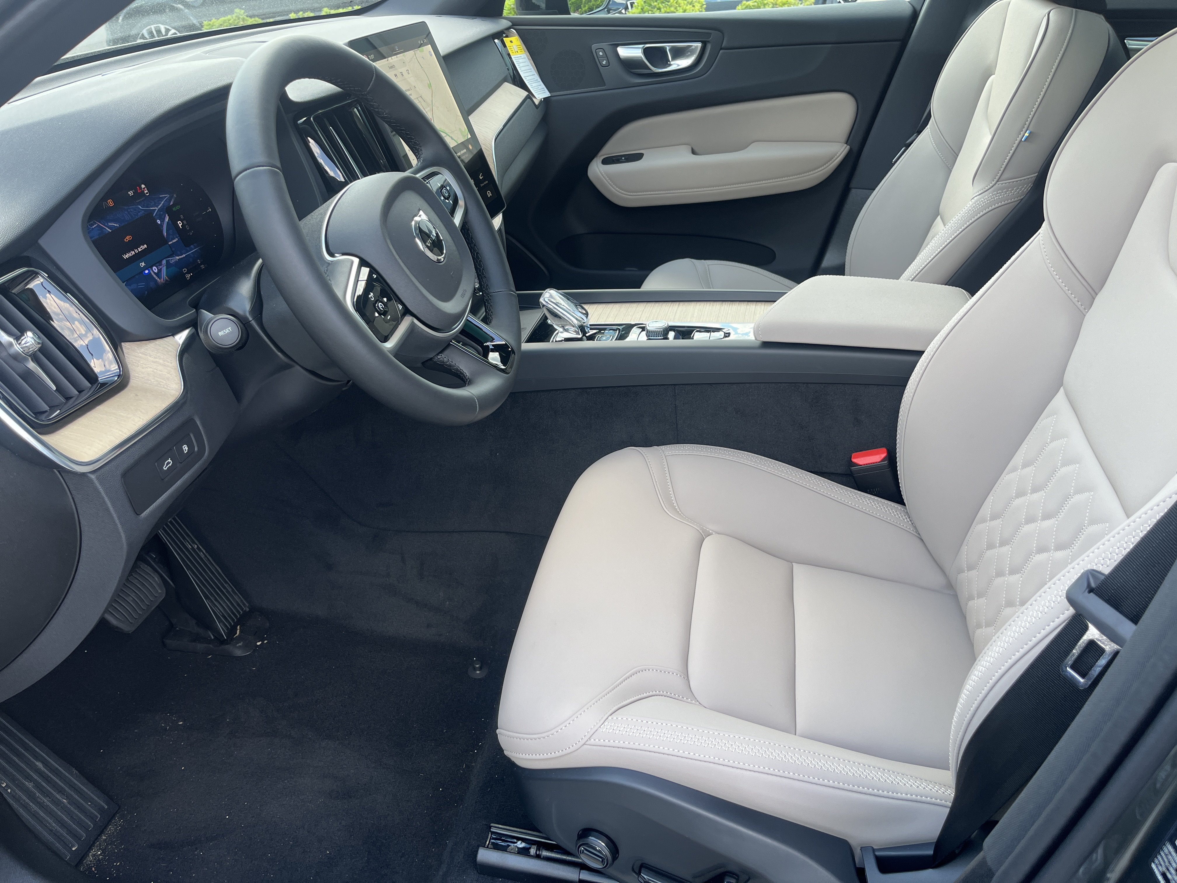 New 2026 Volvo XC60 T8 Core w/ Protection Package Premier AWD/4WD image 21