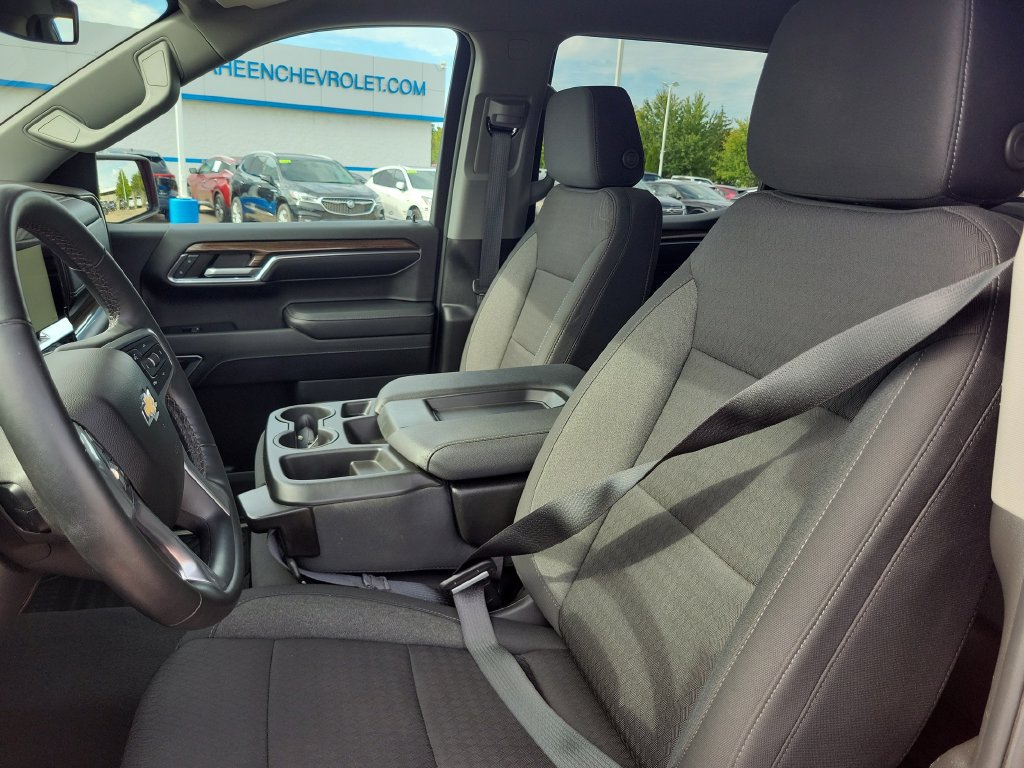 Used 2024 Chevrolet Silverado 1500 LT AWD/4WD image 6