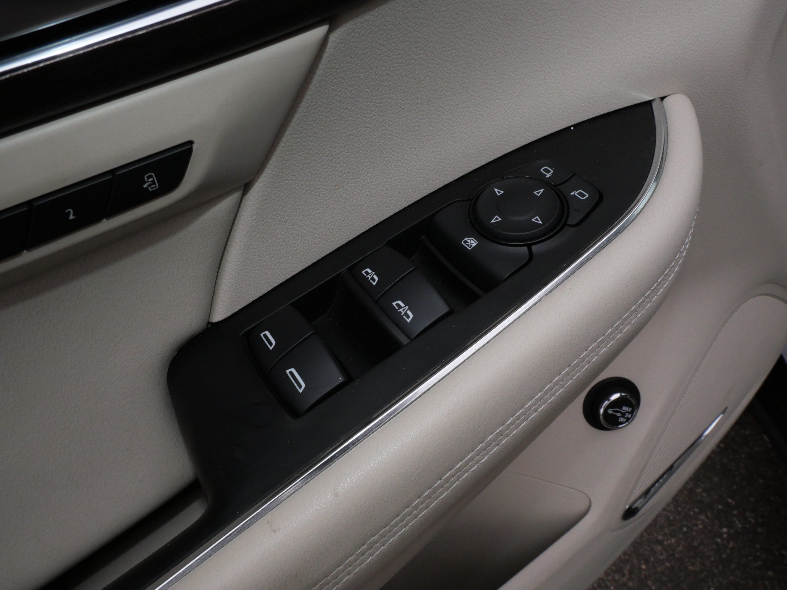 Used 2022 Buick Envision Avenir w/ Technology Package II AWD/4WD image 19