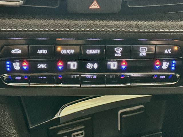 Used 2022 Buick Envision Avenir w/ Safety Package FWD image 26
