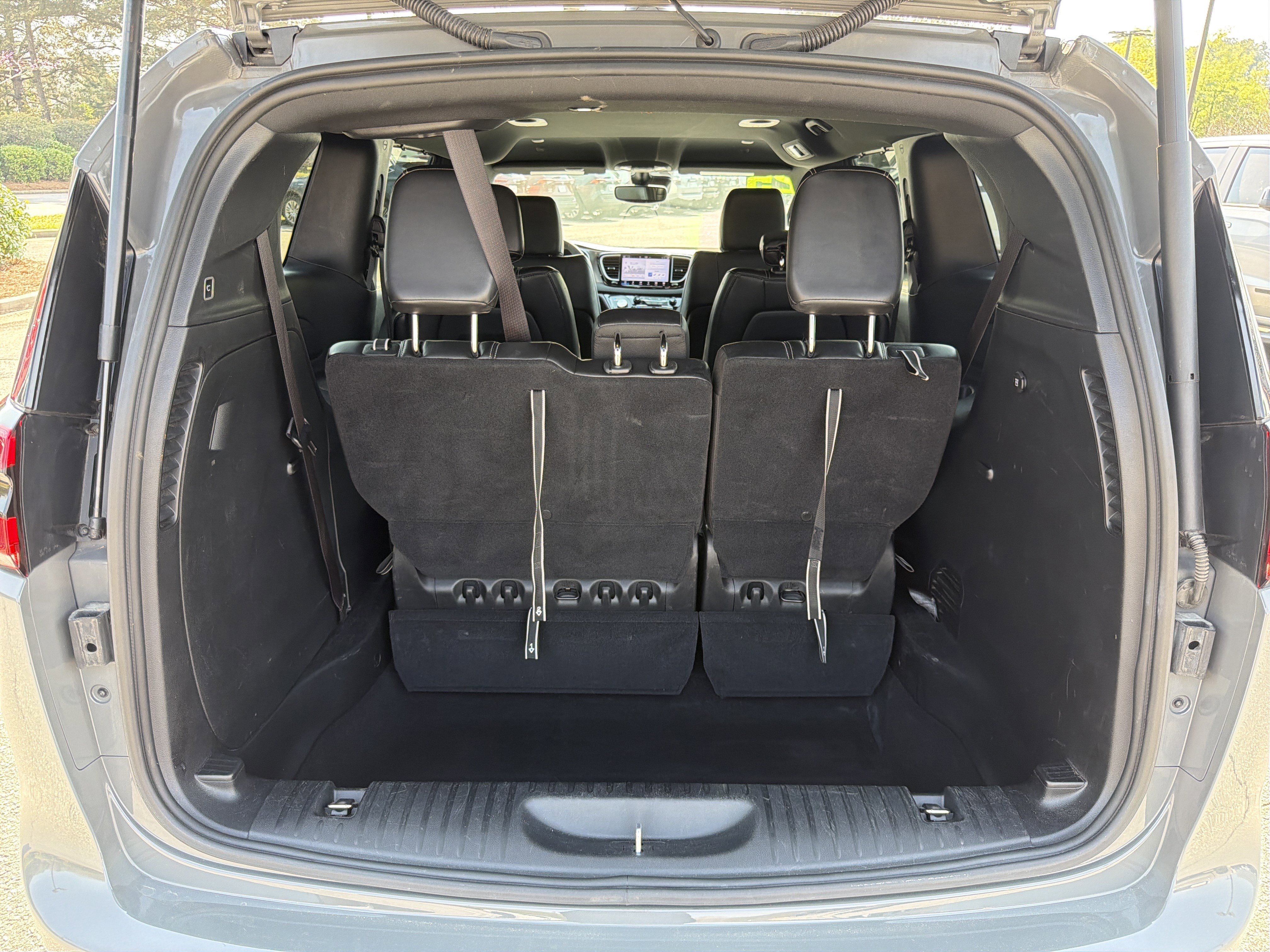 Used 2025 Chrysler Pacifica Select image 31