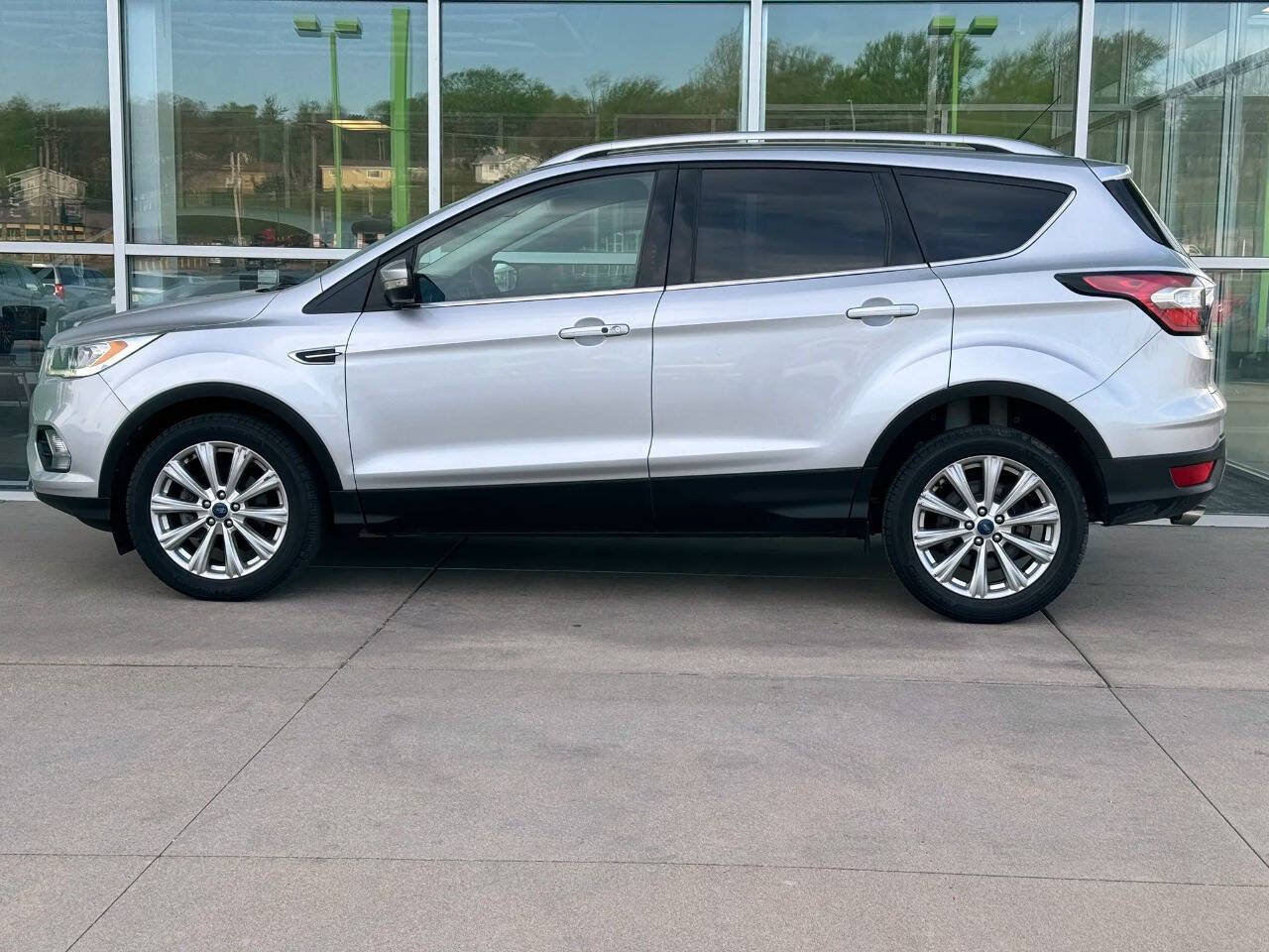 Used 2017 Ford Escape Titanium FWD image 4