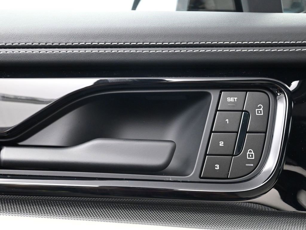 New 2025 Porsche Panamera 4 image 17