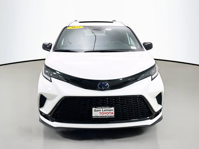 Used 2025 Toyota Sienna XSE w/ XSE Plus Package image 2