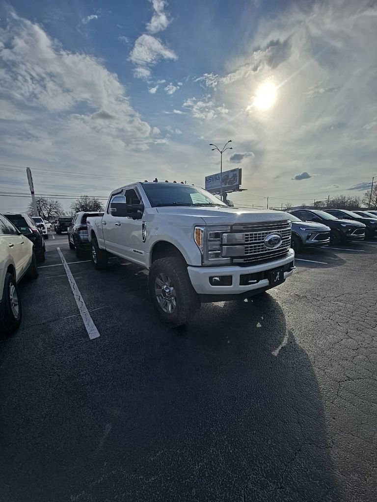 Used 2019 Ford F250 Platinum w/ Platinum Ultimate Package image 2