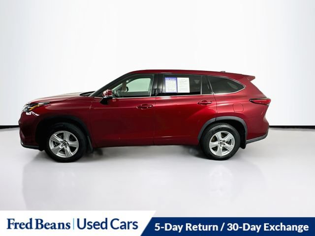 Used 2022 Toyota Highlander LE AWD/4WD image 5