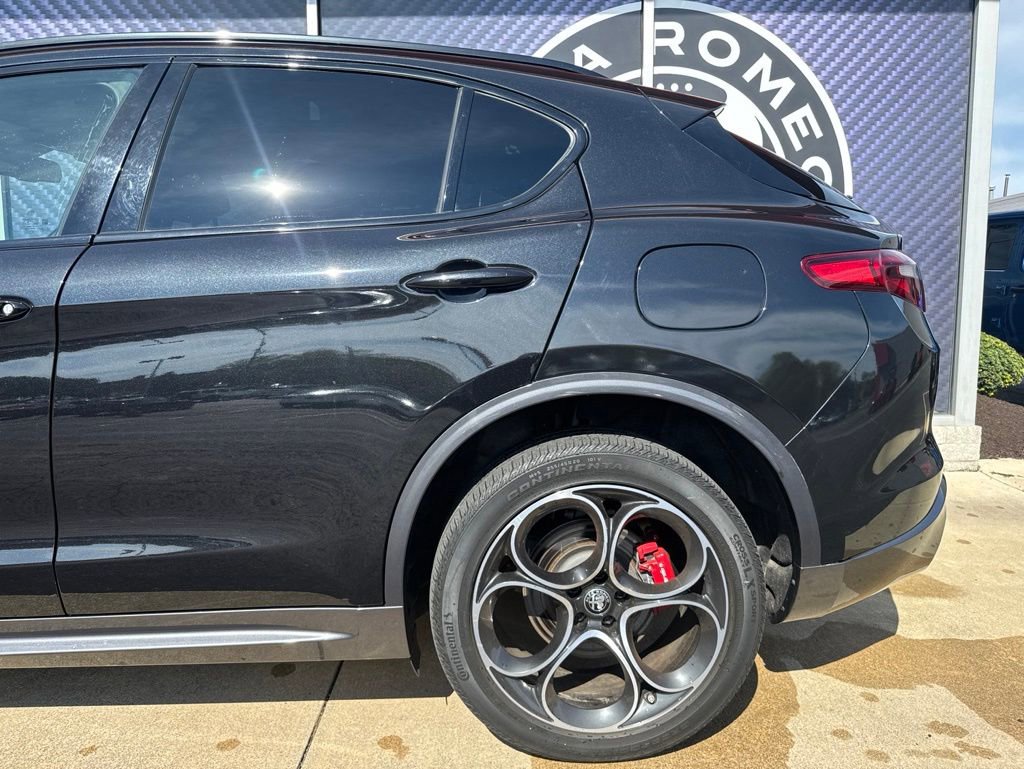Used 2023 Alfa Romeo Stelvio Ti AWD/4WD image 20