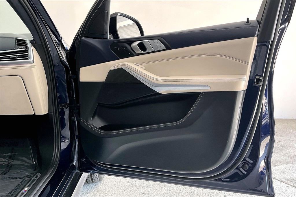 Used 2022 BMW X7 xDrive40i w/ M Sport Package image 23