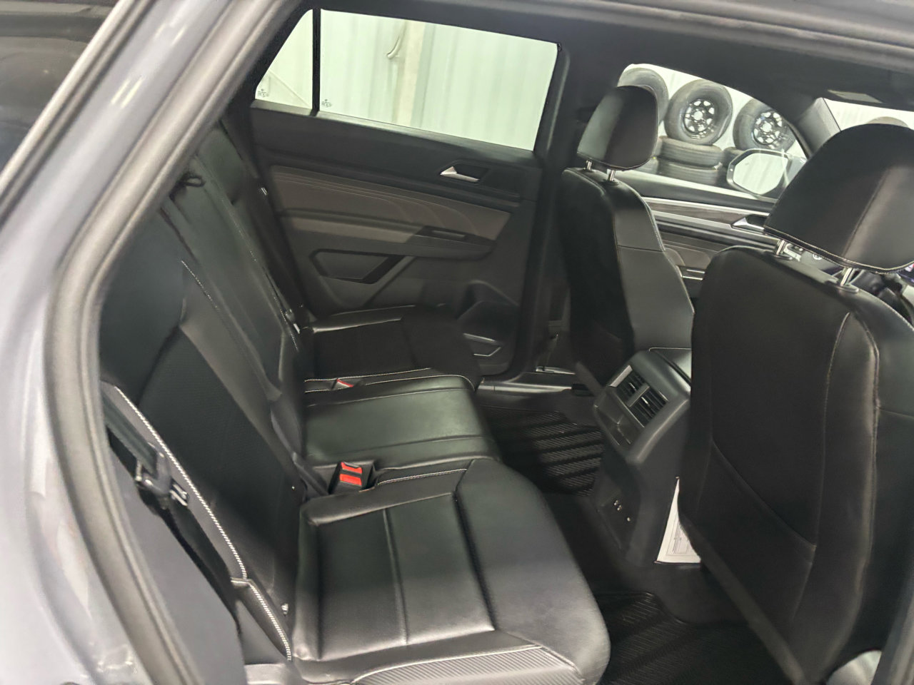 Used 2023 Volkswagen Atlas SE w/ Technology Package w/ Black Wheel Package image 12