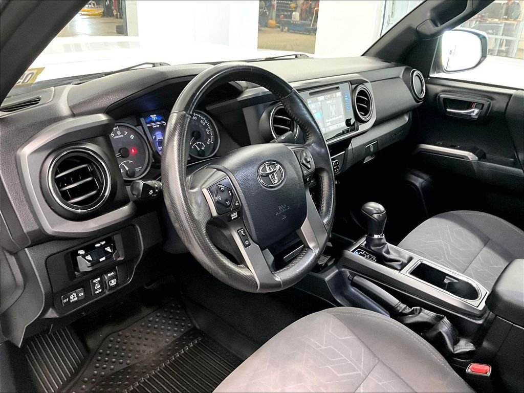 Used 2017 Toyota Tacoma TRD Sport w/ Tow Package (A/T) AWD/4WD image 8
