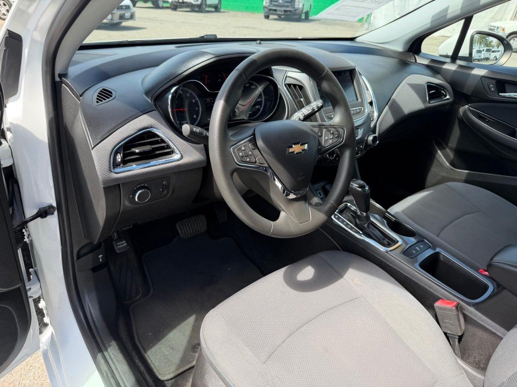 Used 2019 Chevrolet Cruze LT w/ Convenience Package FWD image 15