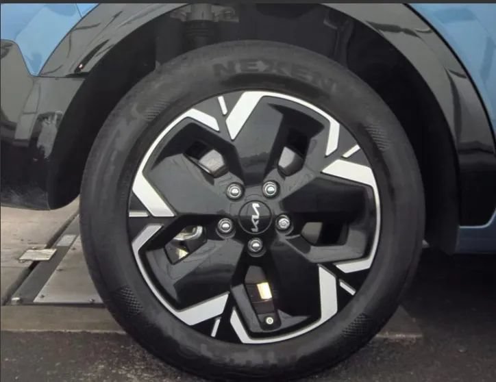 Used 2023 Kia Niro Wind FWD image 9