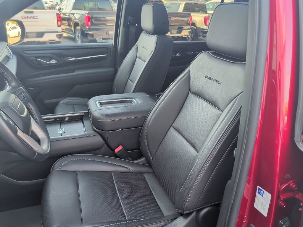 Used 2022 GMC Yukon XL Denali image 12