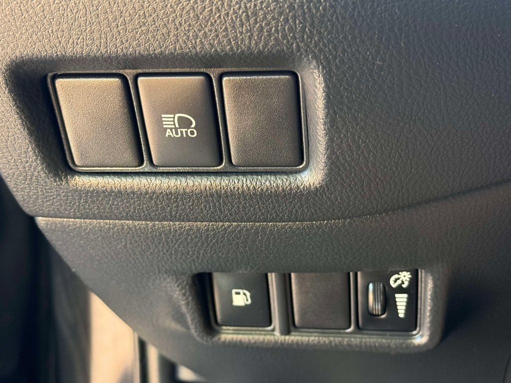 Used 2019 Toyota C-HR XLE FWD image 24