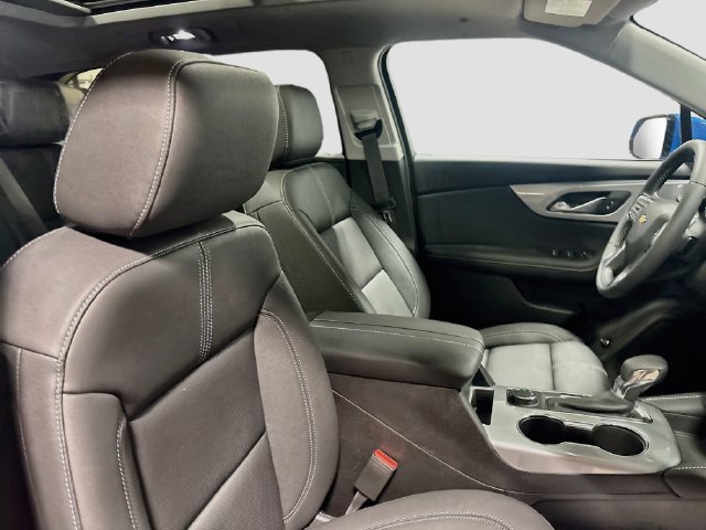 New 2026 Chevrolet Blazer LT w/ LPO, Black Grille Bar Package FWD image 25