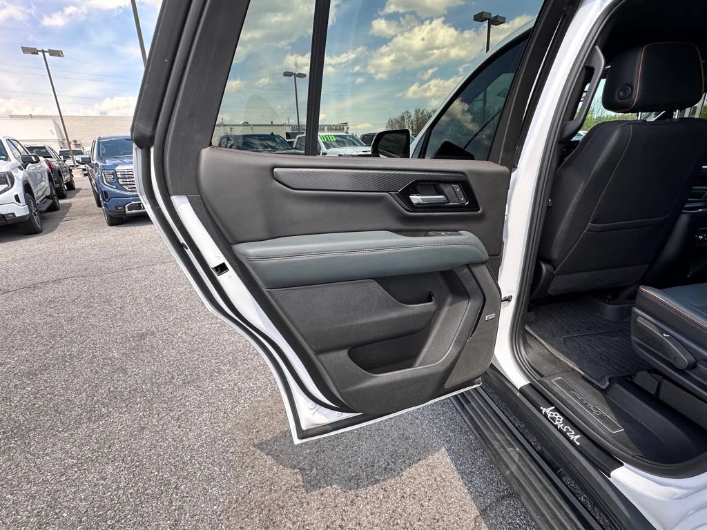 Certified 2025 GMC Yukon AT4 w/ AT4 Premium Package AWD/4WD image 25