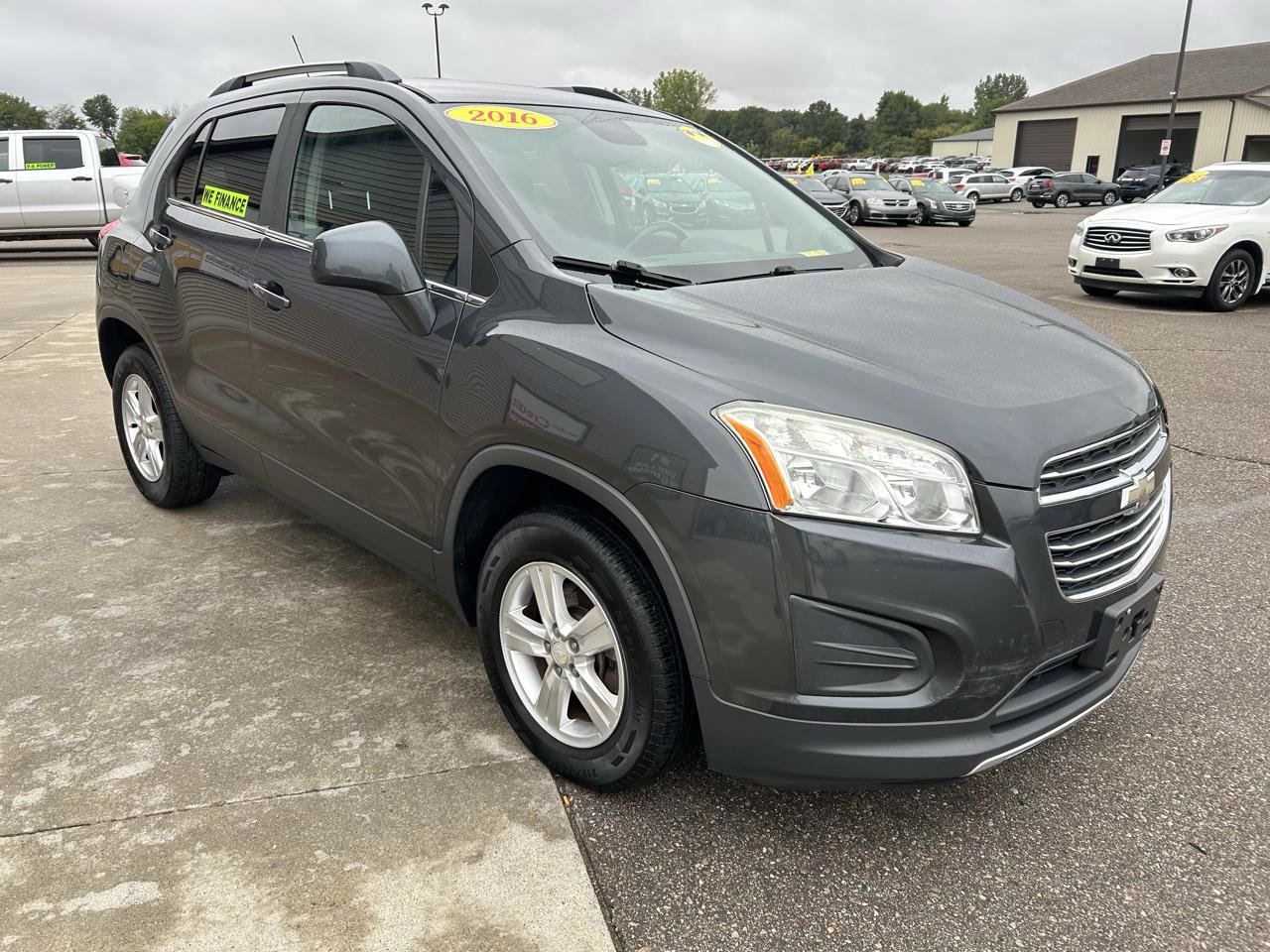 Used 2016 Chevrolet Trax LT w/ LT Sun and Sound Package AWD/4WD image 3