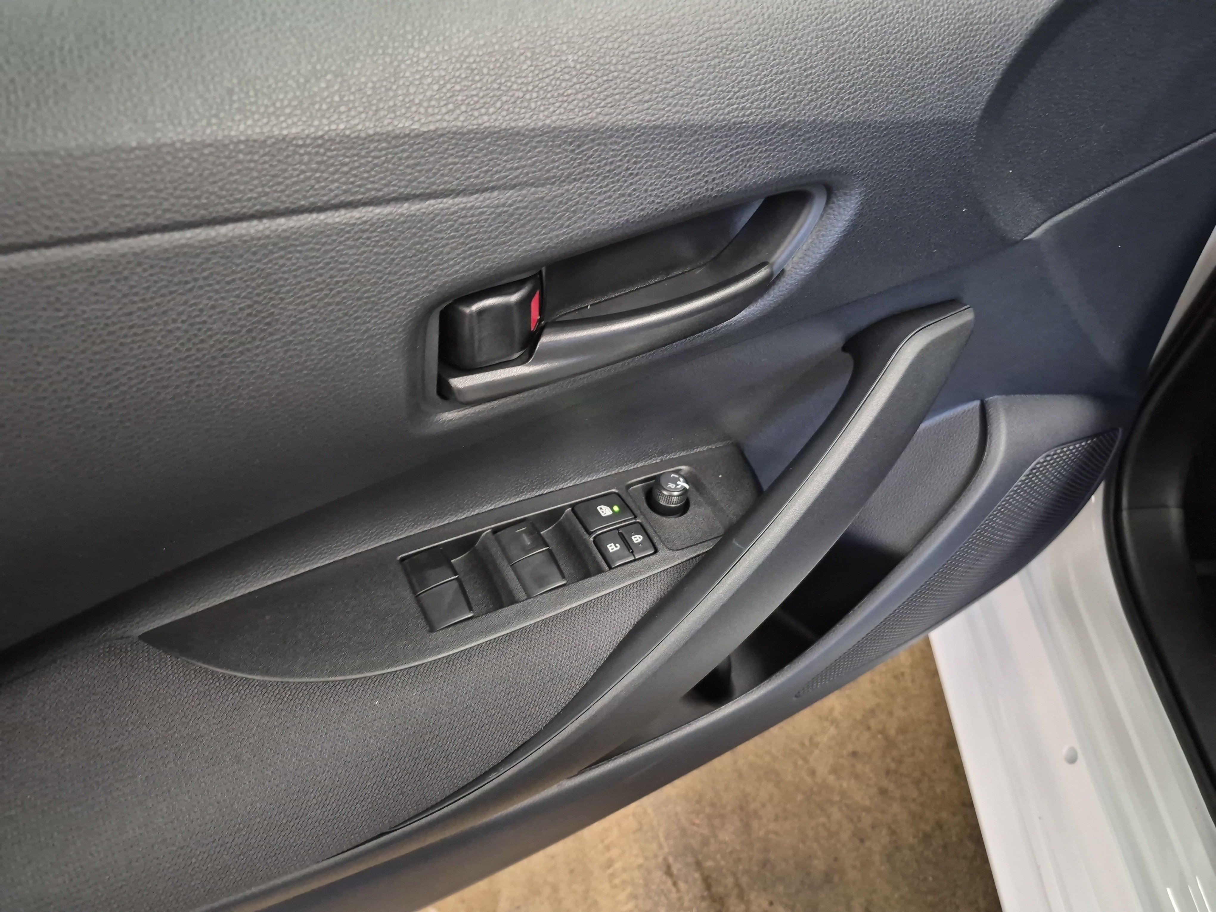 Used 2026 Toyota Corolla LE FWD image 10