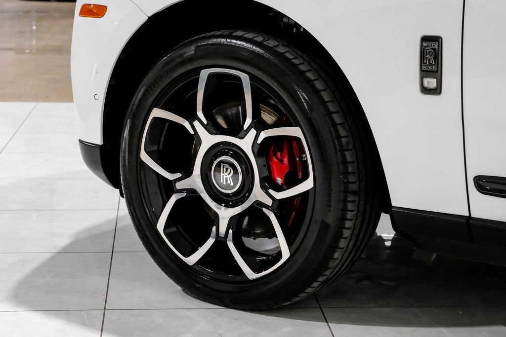 Used 2022 Rolls-Royce Cullinan Black Badge image 49