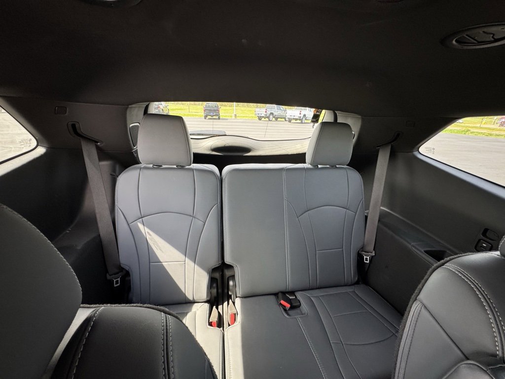 Used 2024 Buick Enclave Premium image 31