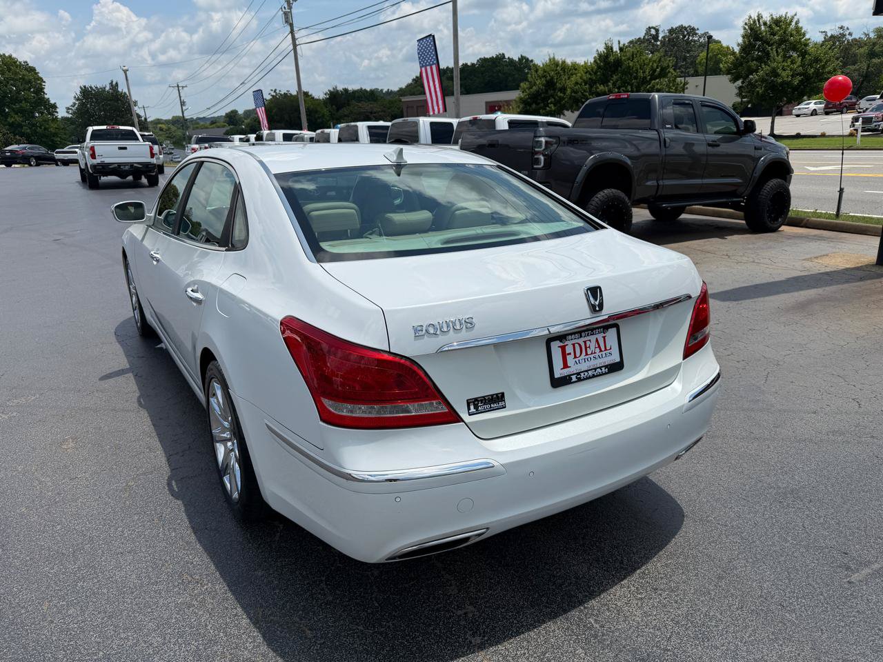 Used 2012 Hyundai Equus Signature RWD image 2