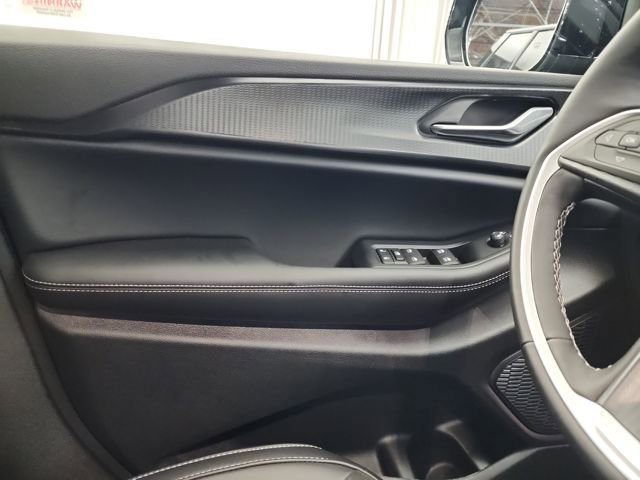 New 2025 Jeep Grand Cherokee Altitude image 15