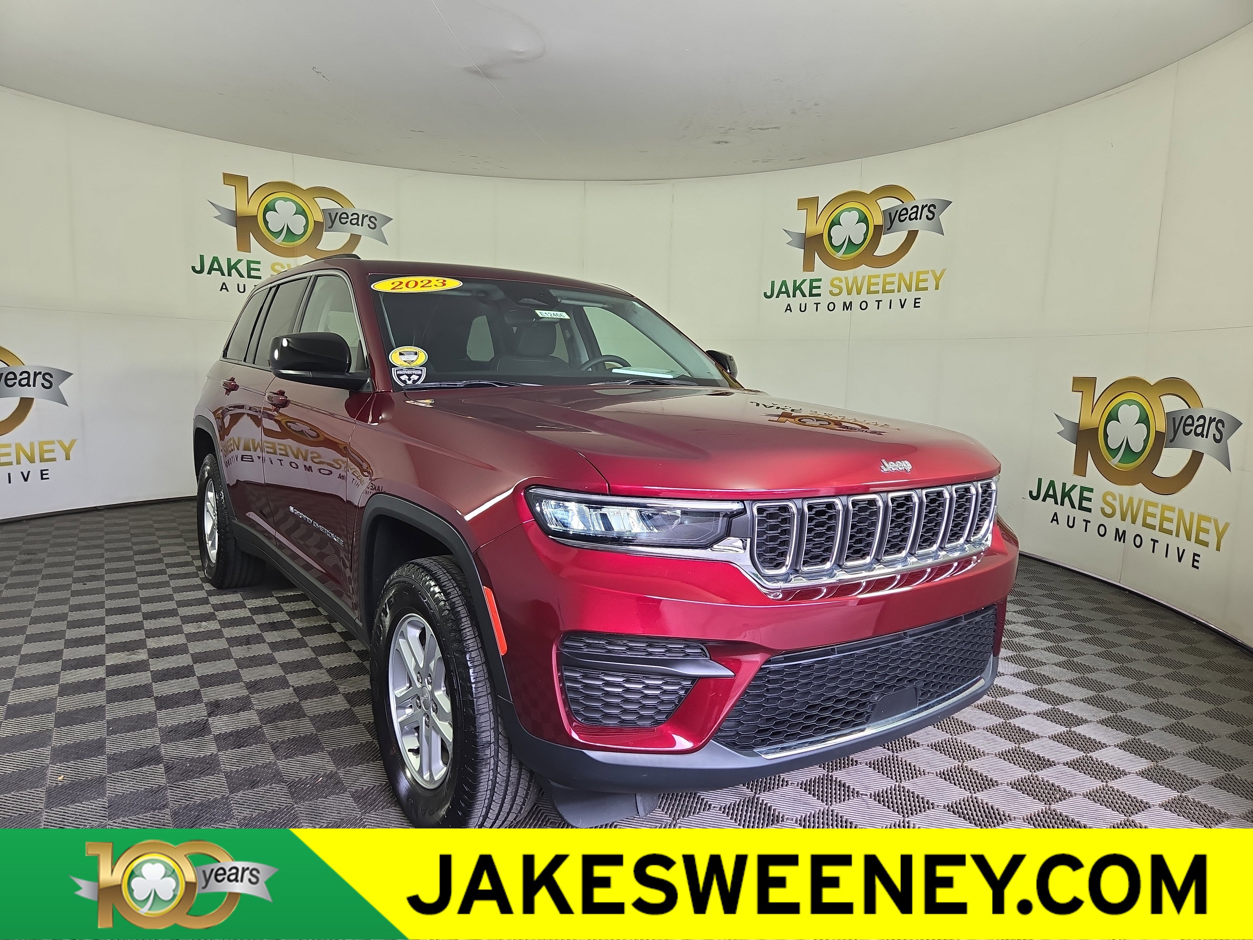 Used 2023 Jeep Grand Cherokee Laredo AWD/4WD video 1
