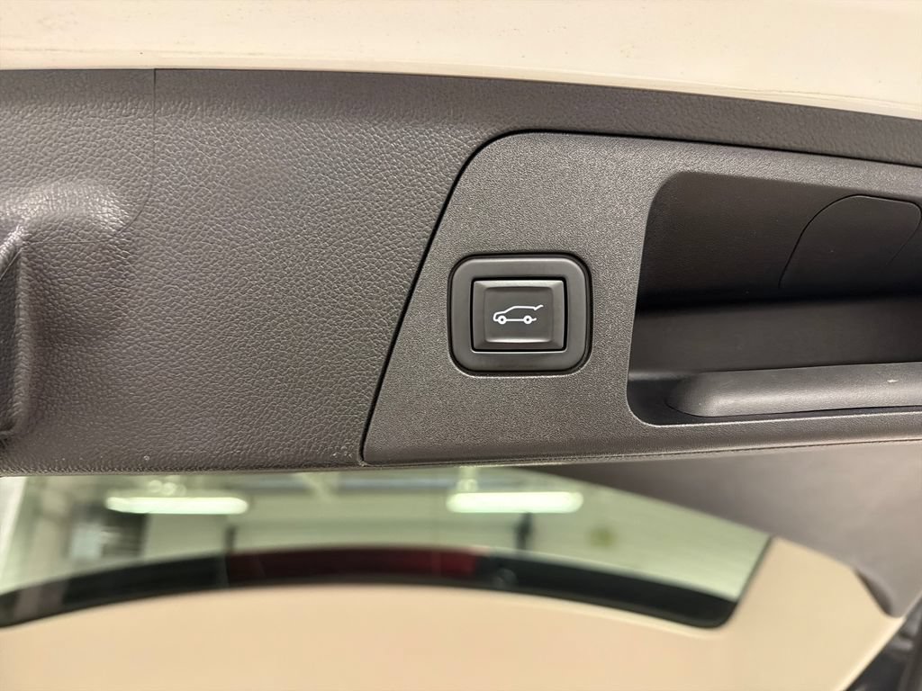 Used 2020 Buick Envision Essence w/ Experience Buick Package FWD image 20