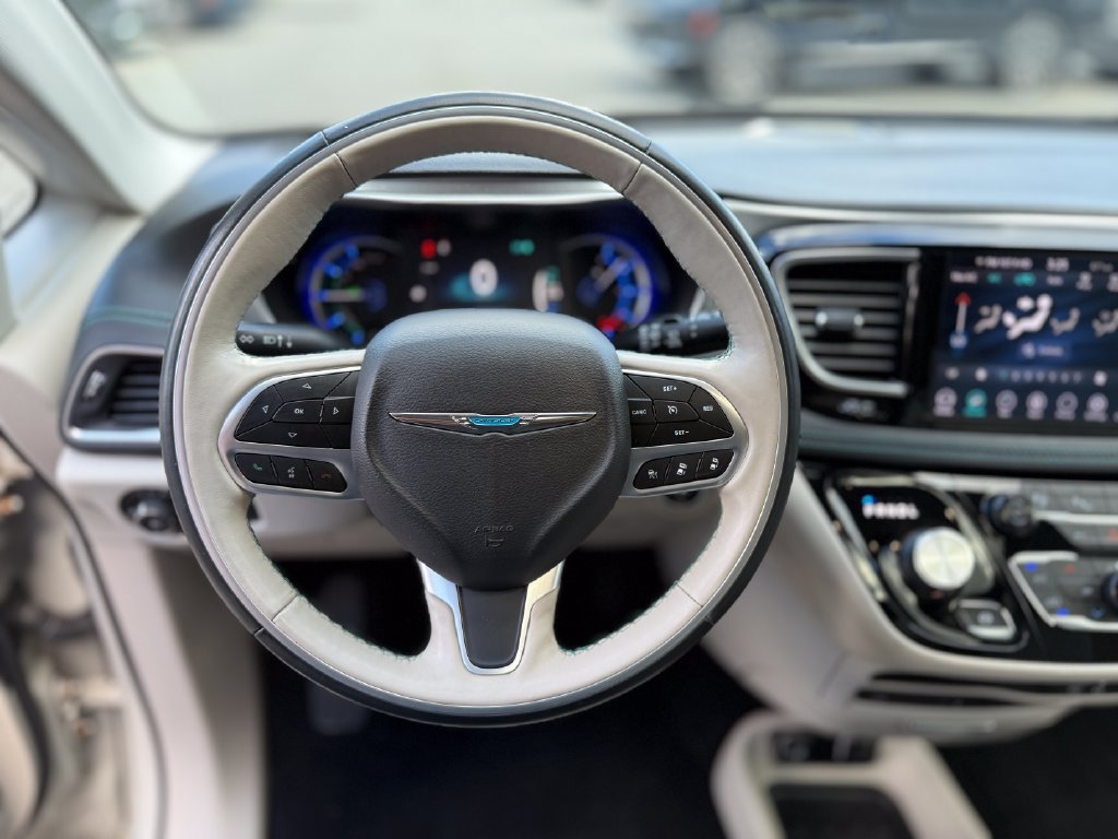 Used 2019 Chrysler Pacifica Limited w/ Advanced Safetytec Group FWD image 6