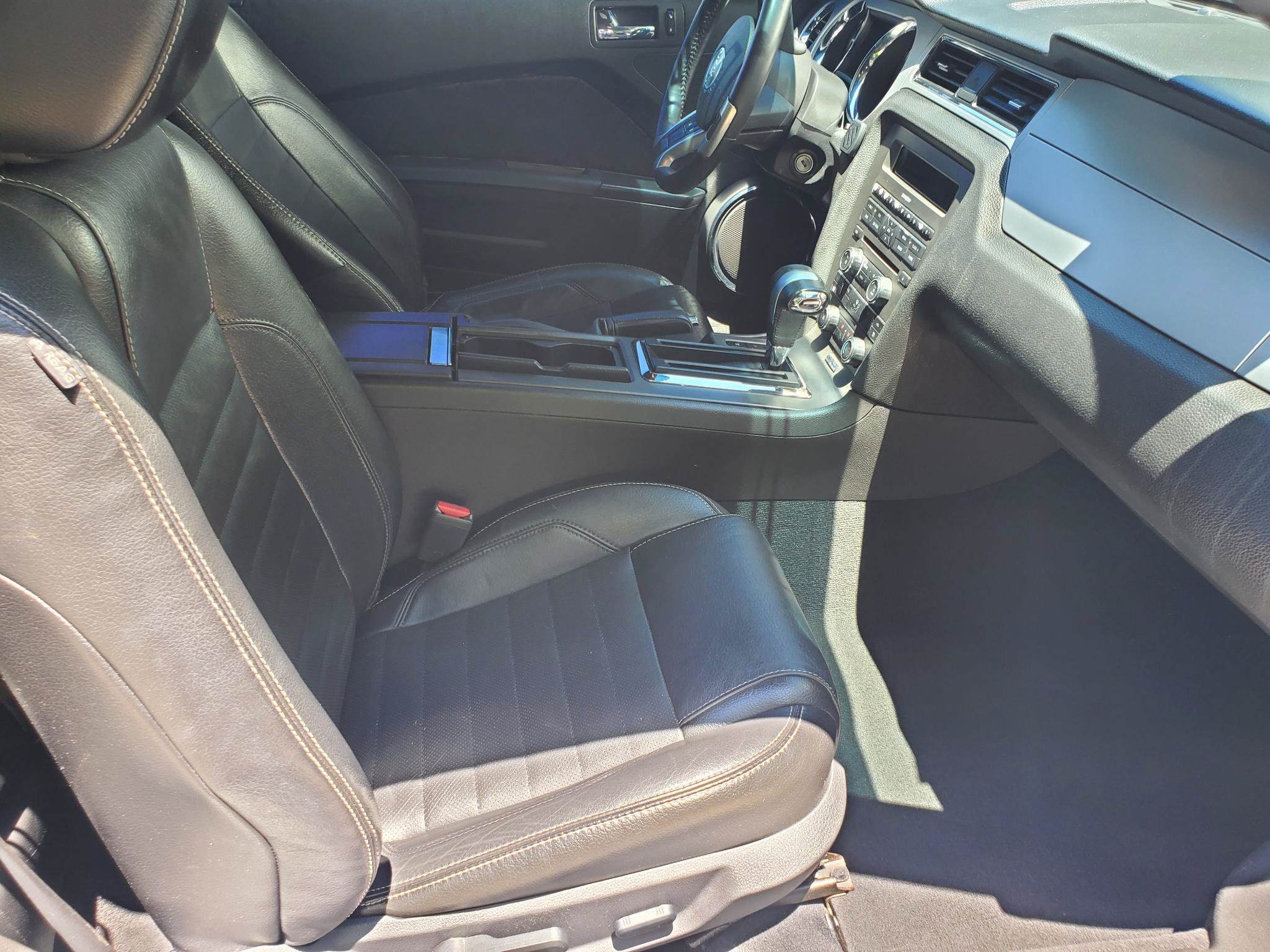 Used 2010 Ford Mustang GT Premium RWD image 34