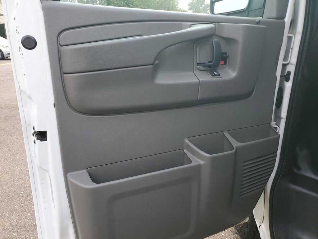 Used 2015 Chevrolet Express 2500 w/ Express Access Plus Package image 9