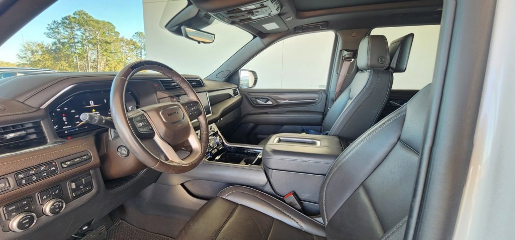 Used 2023 GMC Yukon Denali w/ Denali Reserve Package image 12