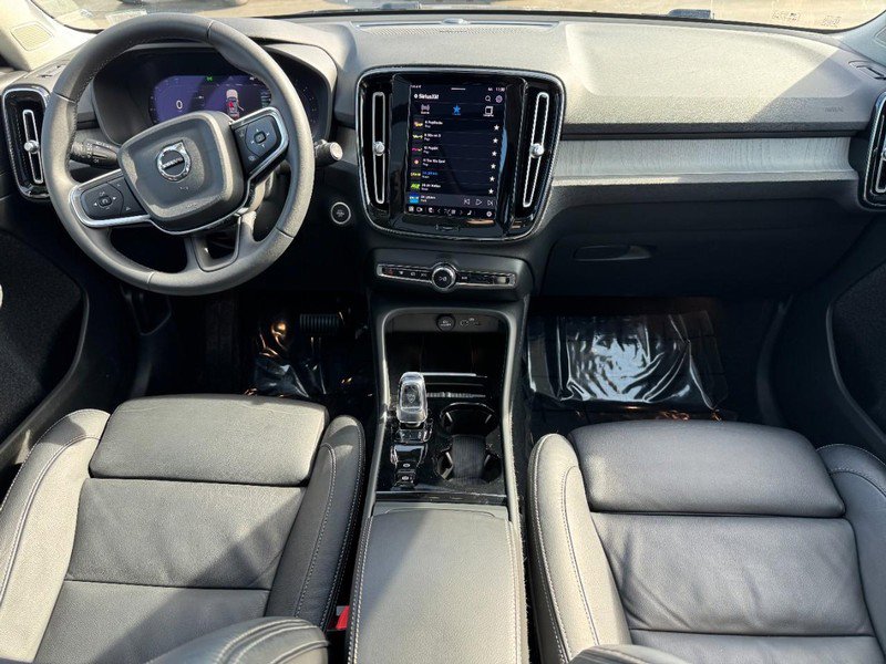 Certified 2023 Volvo XC40 B5 Ultimate w/ Protection Package Premier image 12