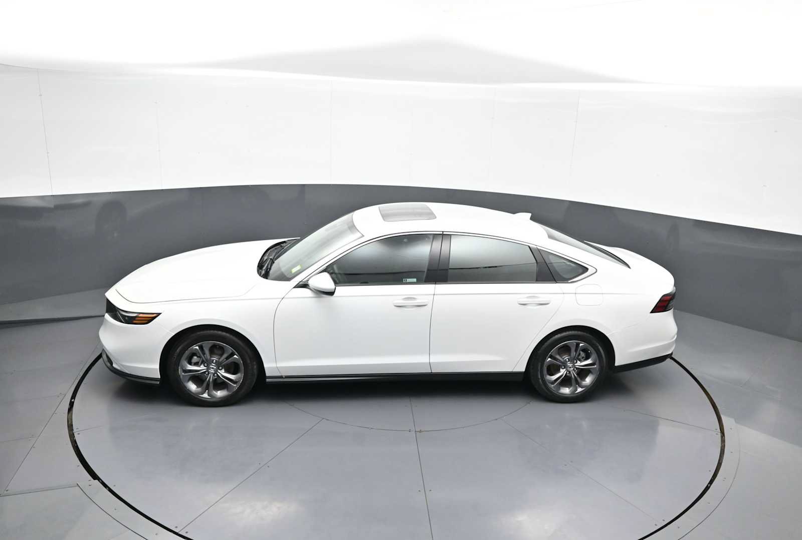 Certified 2024 Honda Accord EX image 40