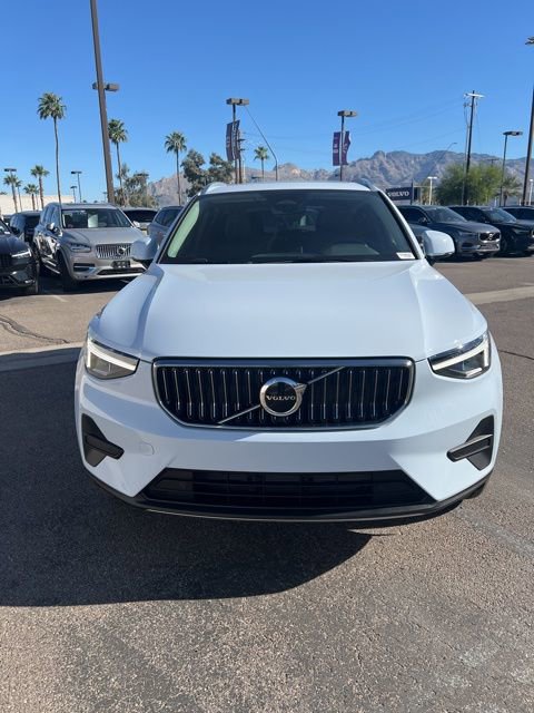New 2025 Volvo XC40 B5 Core w/ Climate Package image 1