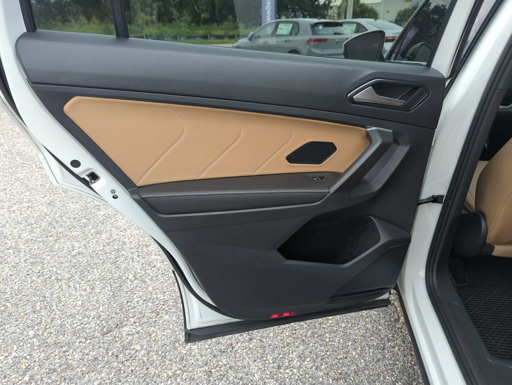 Certified 2024 Volkswagen Tiguan SE w/ Panoramic Sunroof Package FWD image 29